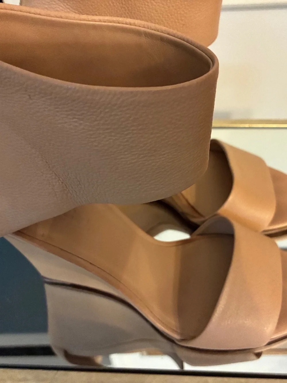 Vince Vero Cucio 4 Inch Wedge zip back 7M